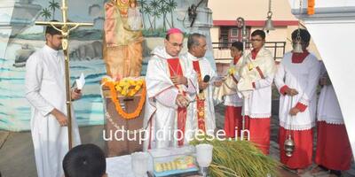 Bishop Gerald Lobo Celebrates Monthi Feast at Kalmady